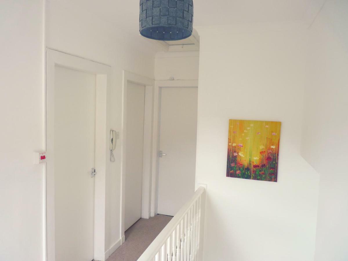 Upper Level Flat Nearby Glw Airport Appartement Paisley Buitenkant foto